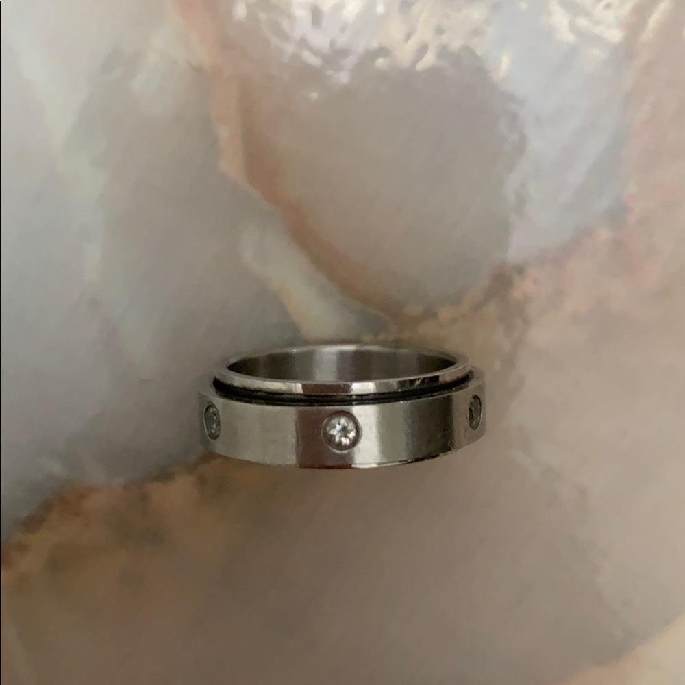 Silver Ring - Picture 3 of 4